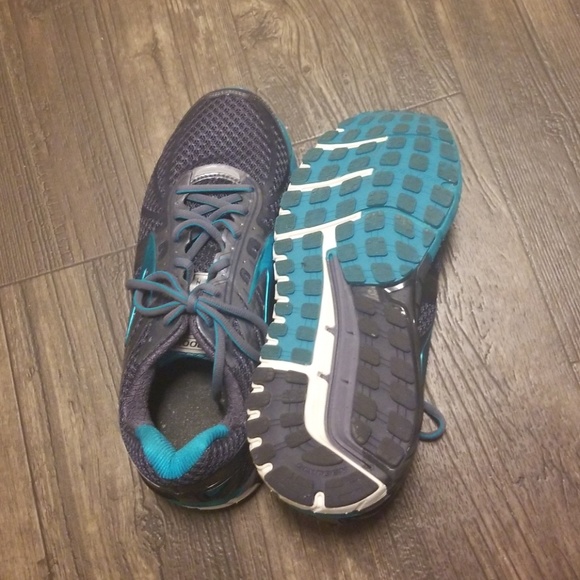 Brooks Aerial sneakers only worn once - Picture 2 of 3
